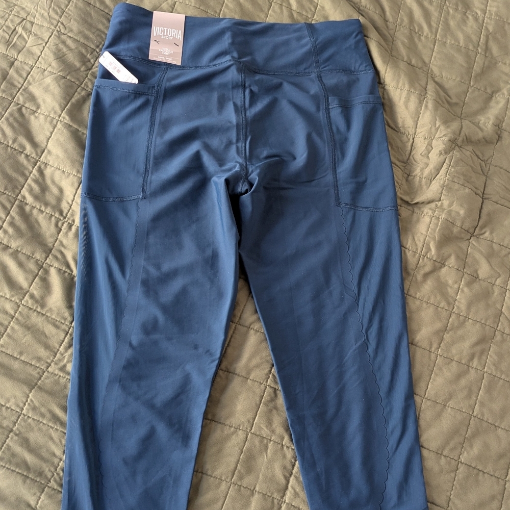 Victoria’s Secret Total Knockout Leggings – Size L – Rare Blue (NWT)